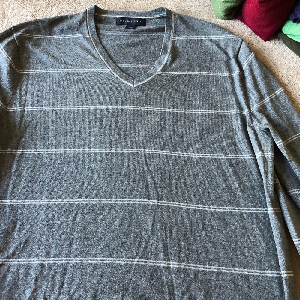 Banana Republic V-neck long sleeve sweater